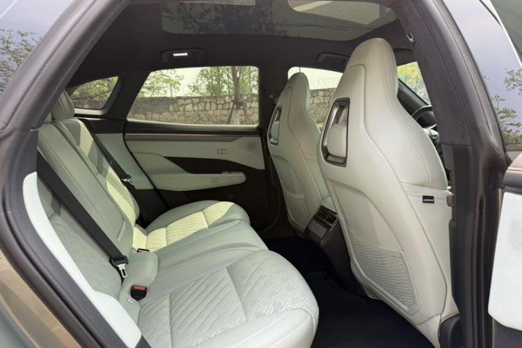 Used Zeekr 001 2024 WE Edition 95 kWh All-Wheel Drive Interior 11