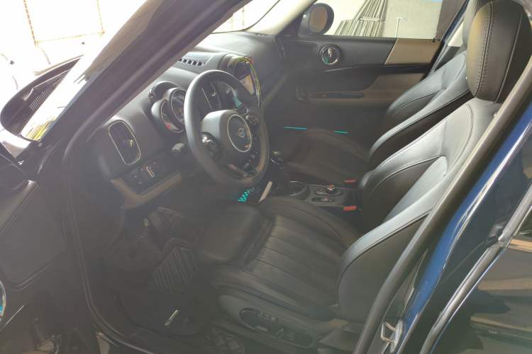 Used MINI Countryman 2018 2.0T COOPER S ALL4 Artist Interior 3