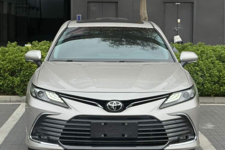 Used Toyota Camry 2021 2.0G Luxury Edition
