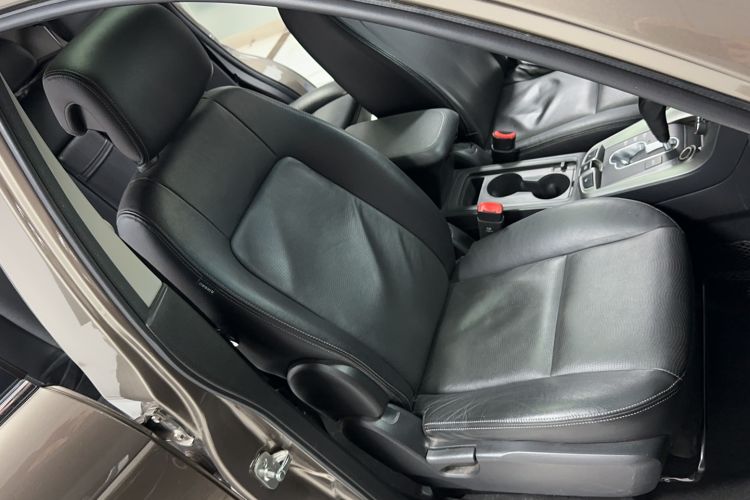 Used Chevrolet Captiva 2015 2.4L 4x4 Flagship Edition 7-Seater
