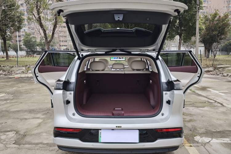 Used Dongfeng Aeolus L8 2025 Model 112KM Dream Edition Trunk