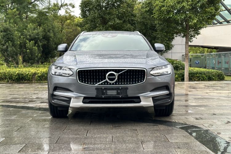Used Volvo V90 2017 Cross Country T5 AWD Smart Range Edition

