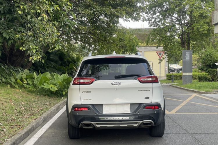 Used Jeep Cherokee 2016 2.4L All-in-One Edition