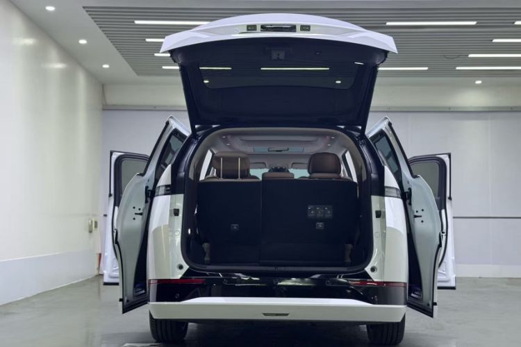 Used XPeng X9 2025 740 Ultra-Long Range Max
