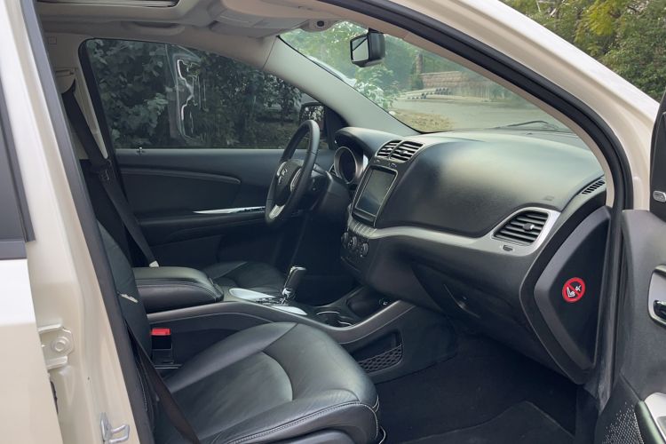 Used Dodge Journey 2013 2.4L Two-Wheel Drive Luxury Version