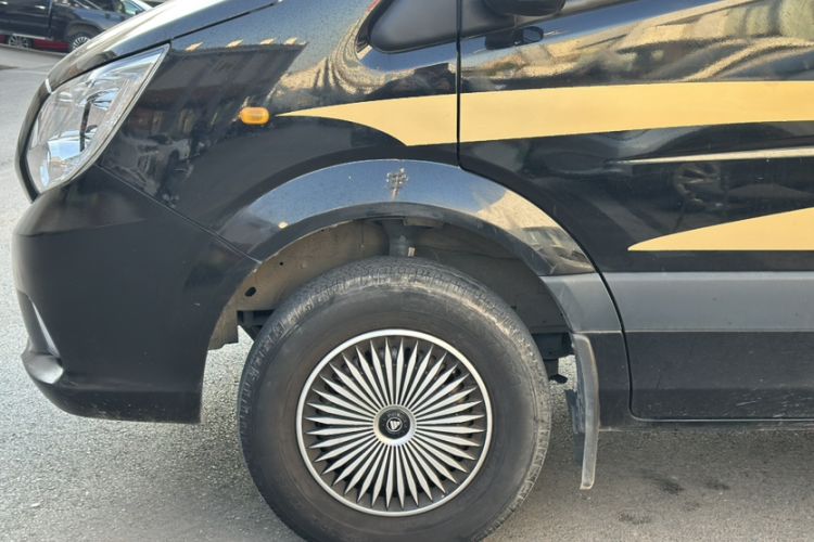 Used Foton Toano 2023 2.0T Manual Jixiang Long Wheelbase Mid-Top Rear Single Tire 7/9-Seater
