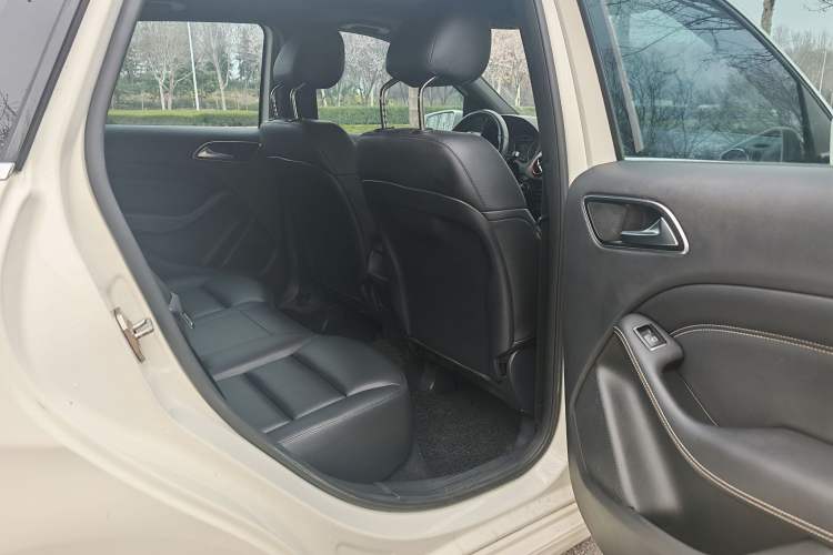 Used Mercedes-Benz B-Class 2012 B 200 Interior 10