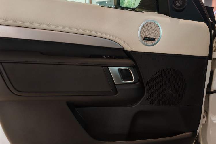 Used Land Rover Discovery 2021 360 PS R-Dynamic SE