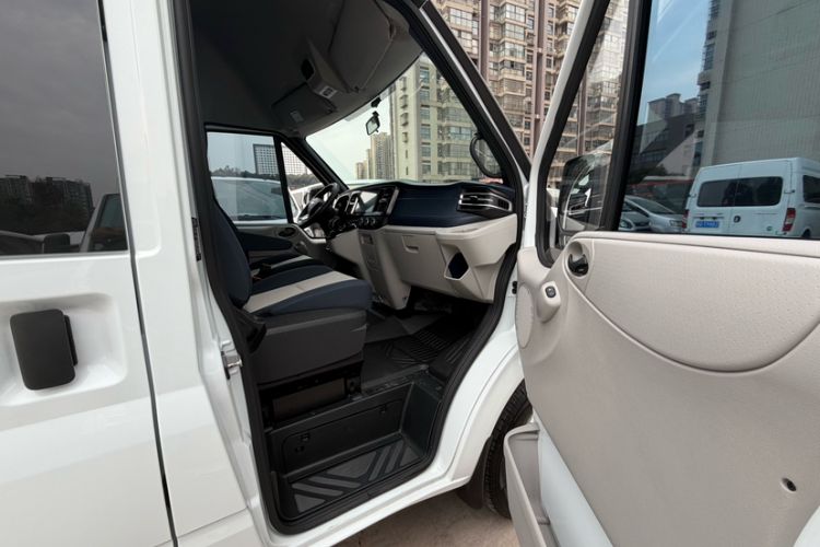 Used JMC Fushun 2023 2.0T Automatic Mid-Roof Business Class 9 (Non-Commercial)