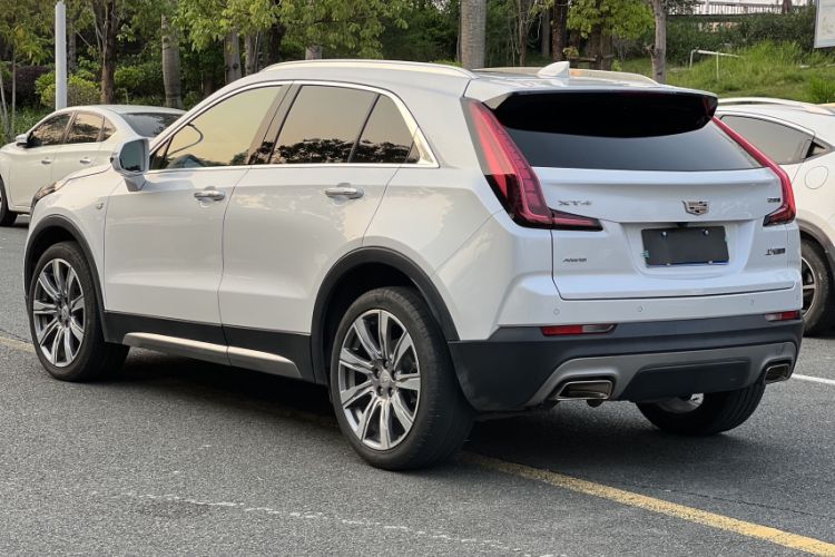 Used Cadillac XT4 2018 28T 4x4 Platinum Edition