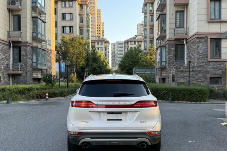 Used Lincoln MKC 2017 2.0T Two-Wheel Drive Deluxe Edition