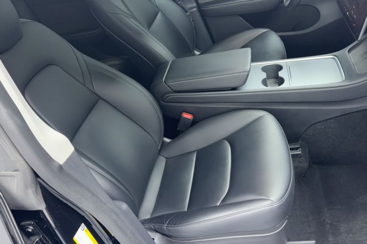 Used Tesla Model Y 2022 Long-Range All-Wheel-Drive Version