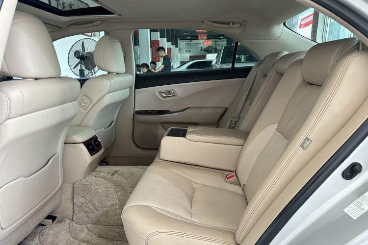 Used Toyota Crown 2012 2.5L Royal Leather Edition