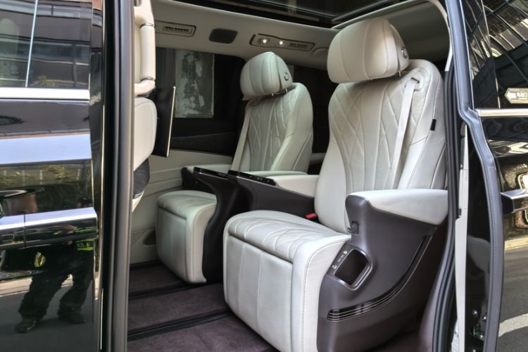 Used Denza D9 2025 DM-i Intelligent Drive 1020 Four-Wheel Drive Prestige Model