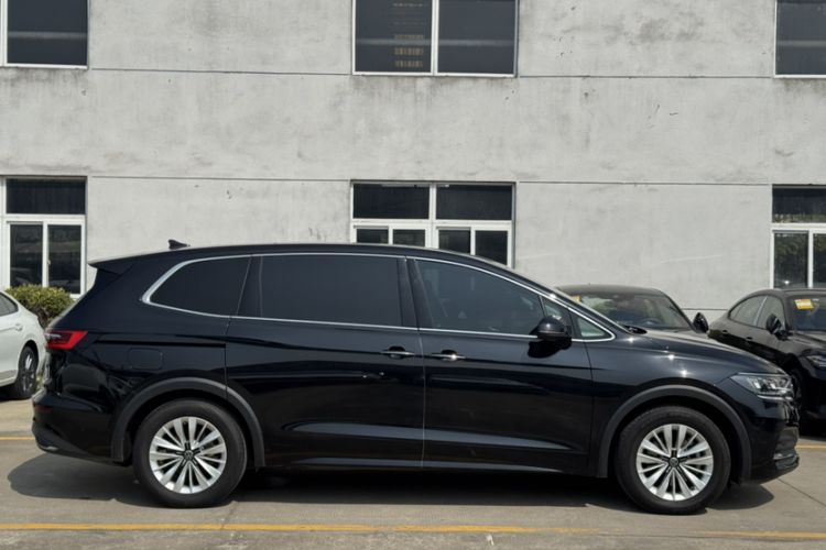 Used Volkswagen Viloran 2024 330TSI Business Edition Exterior 5