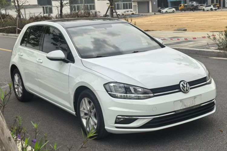 Used Volkswagen Golf 2018 230TSI Automatic Comfort Model Exterior 2