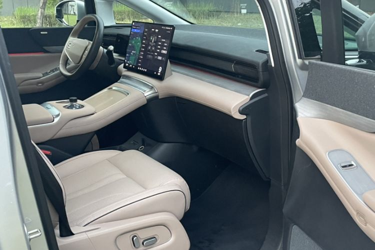 Used XPeng X9 2024 702 Ultra-Long Range Max
