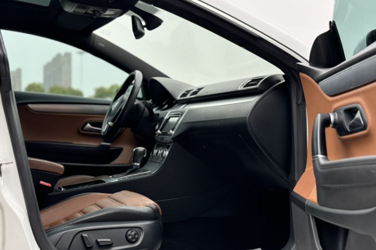 Used Volkswagen FAW-Volkswagen CC 2016 1.8TSI Luxury Model
