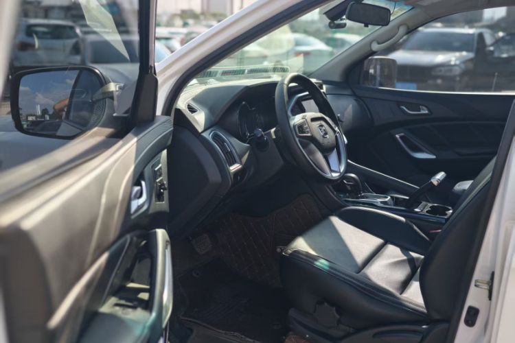 Used JMC Yusheng S350 2017 2.0T Automatic 2WD Diesel Luxury Edition 5 Seats Interior 1