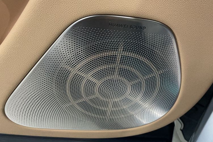 Used Hima AITO M7 2024 1.5T Intelligent Driving 4WD Max Edition 5 Seats Audio And AC Panel