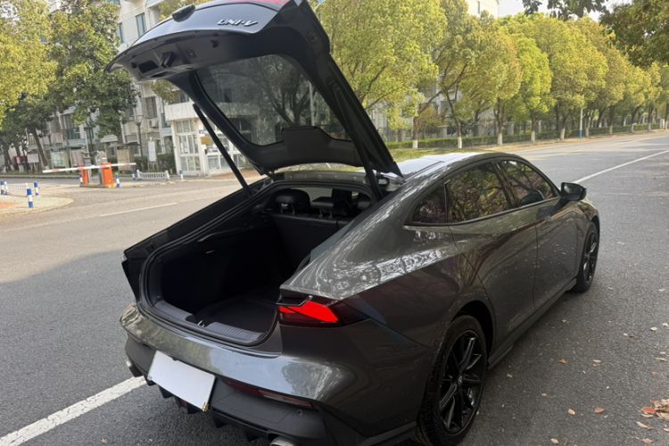 Used CHANGAN UNI-V 2022 1.5T Prestige Version Exterior 5