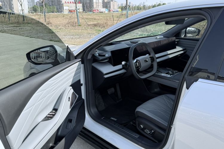 Used Geely Galaxy E8 2025 700 km Long-Range Intelligent Driving Version