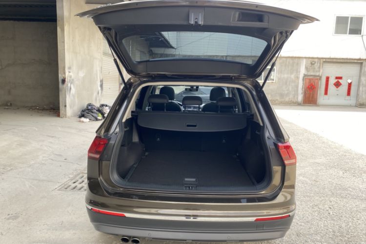 Used Volkswagen Tiguan L 2018 Facelift 330TSI Automatic Two-Wheel Drive Luxury Edition Trunk