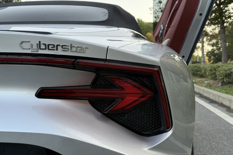 Used MG Cyberster 2024 520 km Legendary All-Wheel-Drive Version
