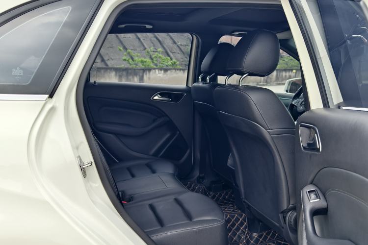 Used Mercedes-Benz B-Class 2018 B 200 Sport Edition Interior 3