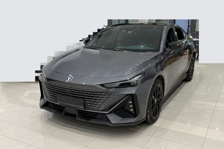 Used Changan UNI-V 2024 1.5T High-Energy Version
