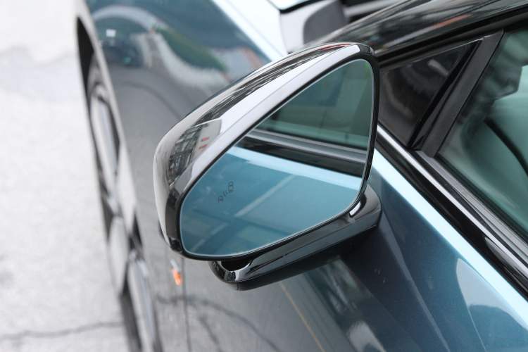 Used XPeng P7 2025 Model—750 All-Wheel-Drive High-Performance Ultra