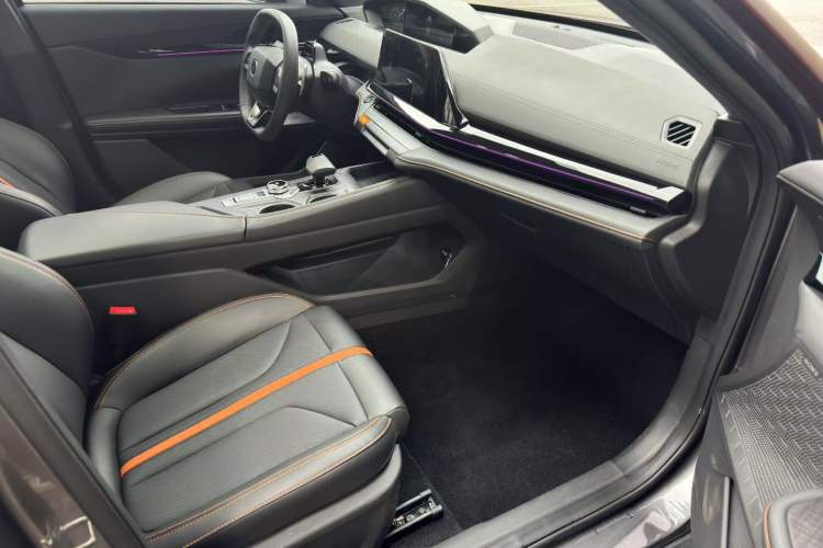 Used Changan UNI-V 2024 1.5T Smart Navigation Version
