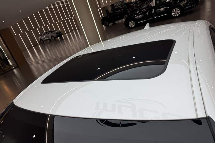 Used Lexus ES 2023 200 Excellence Edition Exterior 8