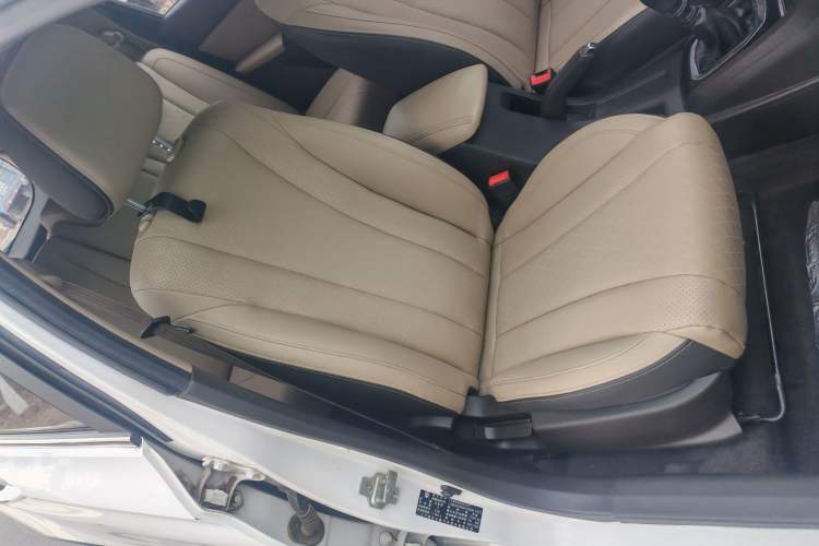 Used Baojun 310W 2017 1.5L Manual Fashion Model China V