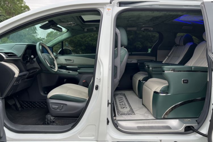 Used Toyota SIENNA 2021 2.5L Hybrid Comfort Edition Interior 2