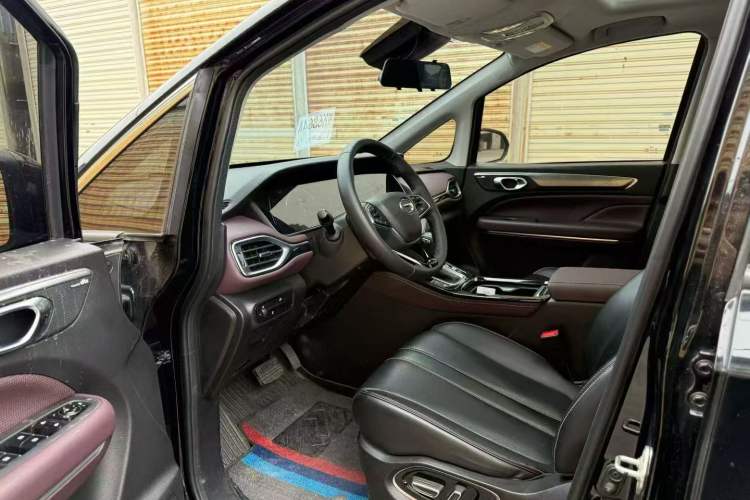 Used GAC Trumpchi M6 2023 PRO 270T DCT Luxury Edition Interior 1