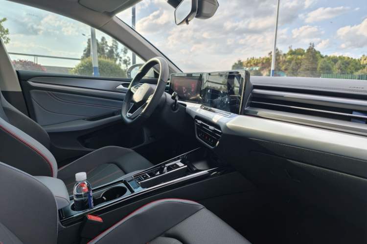 Used Volkswagen Lamando 2025 Lavida L 280TSI DSG Cool & Spicy Edition Interior 3