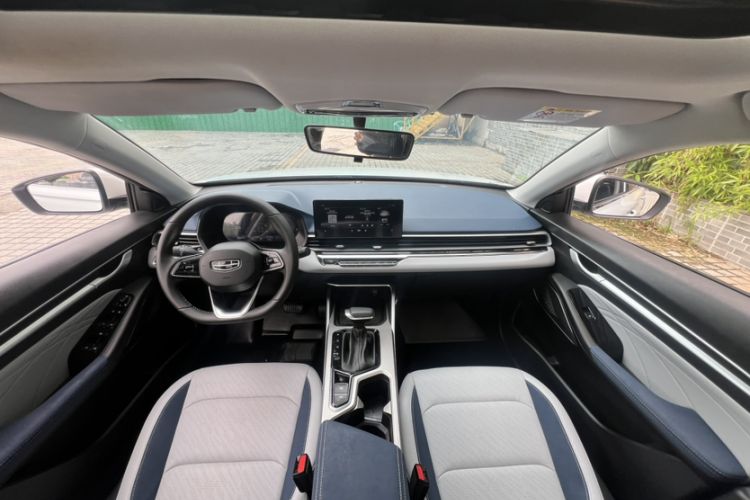 Used Geely Auto Emgrand 2022 4th Generation 1.5L CVT Flagship Model Interior 9