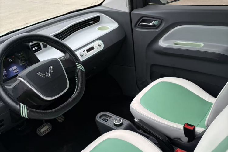 Used Wuling Hongguang MINIEV 2021 Macaron Sandwich Model 170 km Lithium Iron Phosphate Exterior 4