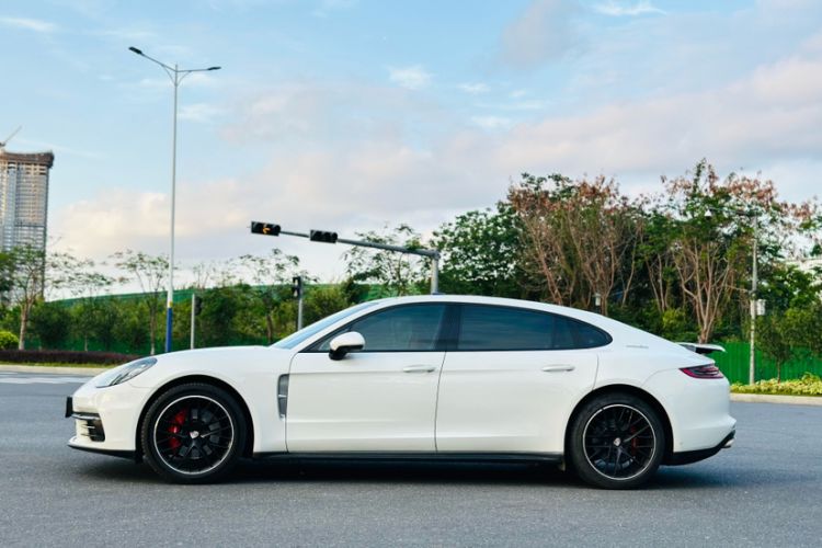 Used Porsche Panamera 2017 Panamera 4 Executive Long Wheelbase 3.0T
