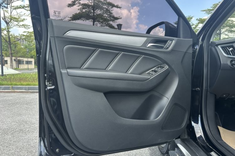 Used Roewe RX5 2018 30T Two-Wheel Drive Automatic Internet Platinum Edition
