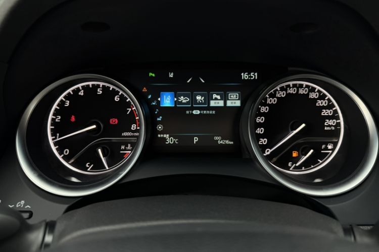 Used Toyota Camry 2021 2.0G Luxury Edition
