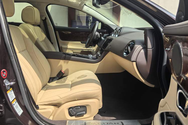 Used Jaguar XJ 2014 XJL 3.0 SC Two-Wheel-Drive Panoramic Business Edition Interior 5