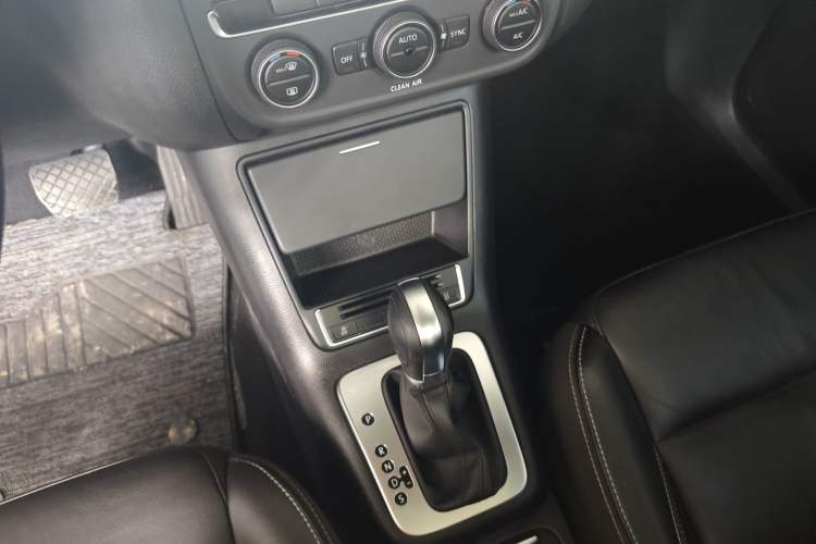 Used Volkswagen Tiguan L 2017 300TSI Automatic Two-Wheel Drive Silk Road Comfort Edition