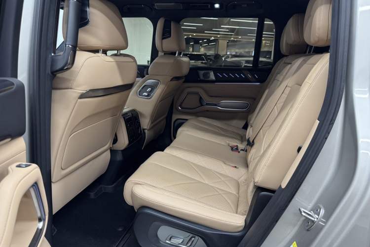 Used Formula Leopard Leopard 8 2025 Smart & Brave Flagship Edition 7 Seats