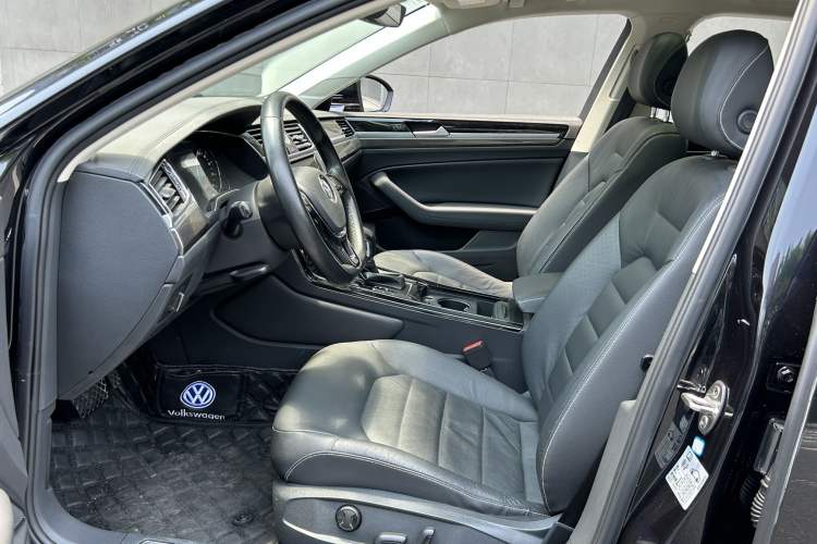 Used Volkswagen Phideon 2019 380TSI Two-Wheel Drive Business Edition China VI Standard
