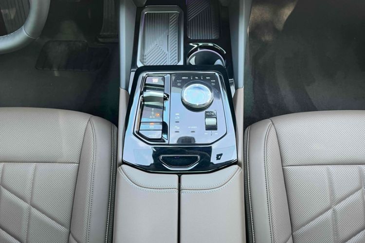 Used BMW 5 Series 2024 525Li Luxury Package