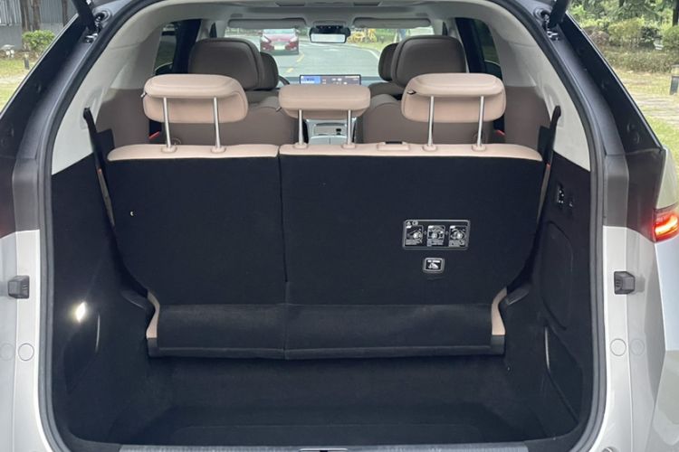 Used XPeng X9 2024 702 Ultra-Long Range Max
