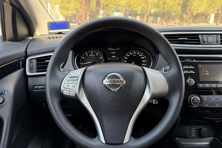 Used Nissan Qashqai 2017 2.0L CVT Elite Edition China V Standard Interior 6