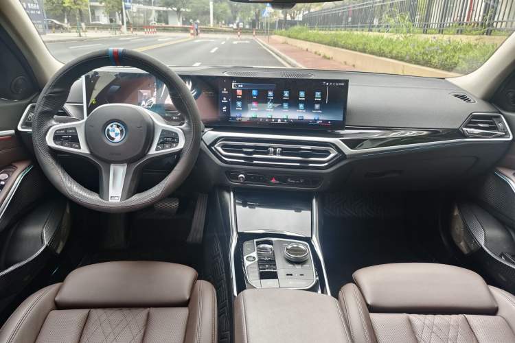 Used BMW i3 2024 eDrive 40 L Midnight Edition Interior 3